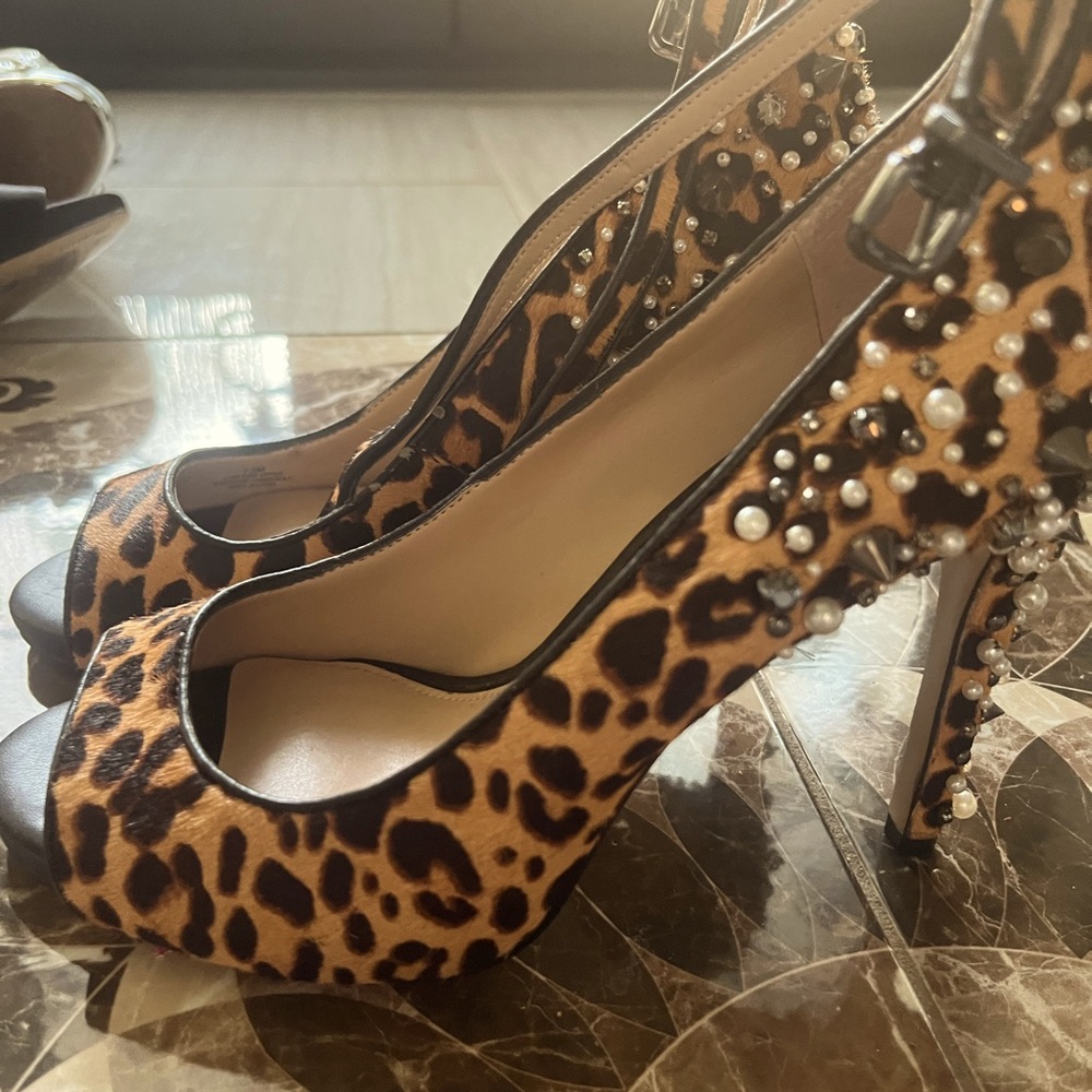 Gianni Bini cheetah print with jewels and pearls size 7